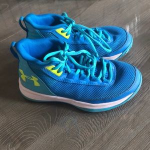Basketball shoes